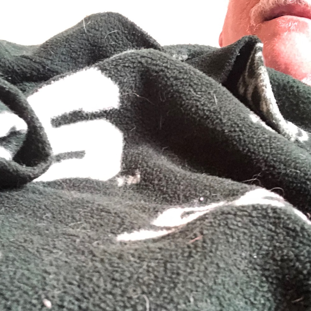 Cozy Dark Green Fleece Blanket with White Accent